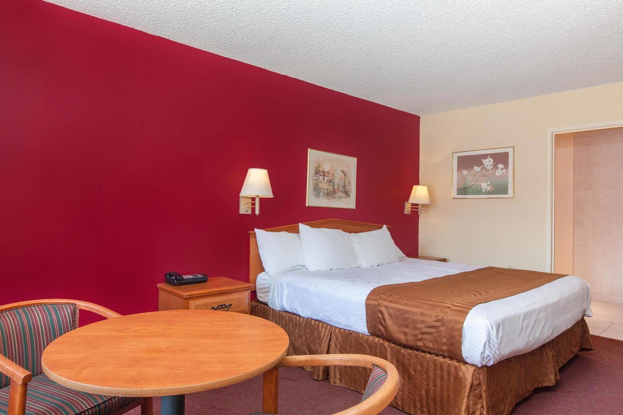 America'S Best Value Inn & Suites Bakersfield Central Екстер'єр фото