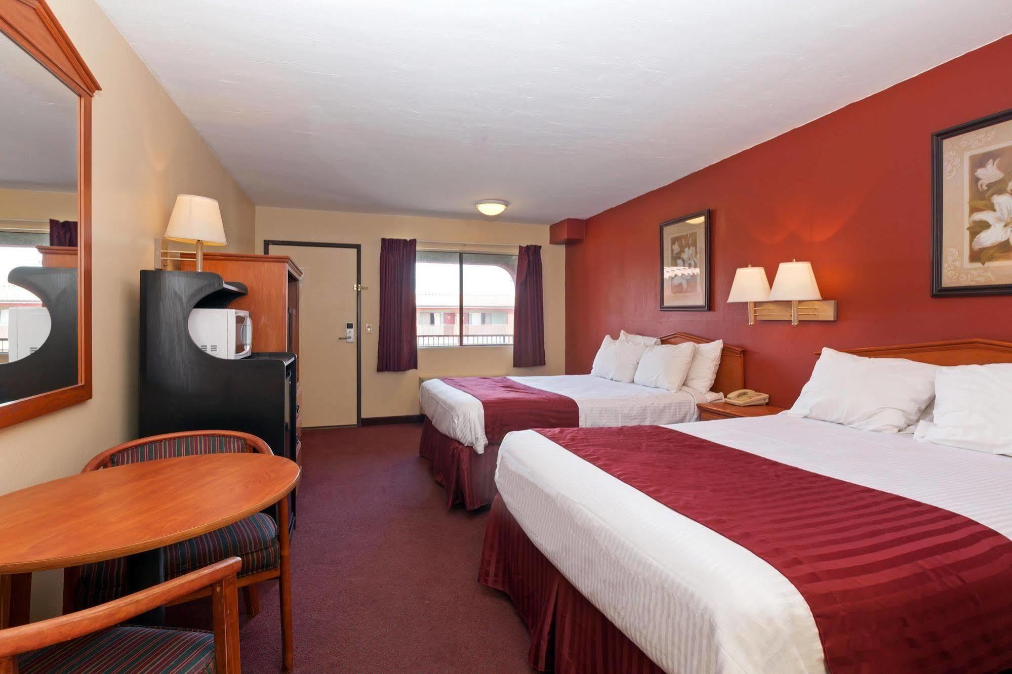 America'S Best Value Inn & Suites Bakersfield Central Екстер'єр фото